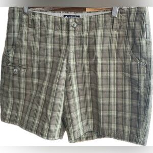 COLUMBIA plaid utility shirt with greens & beige colors, size 12